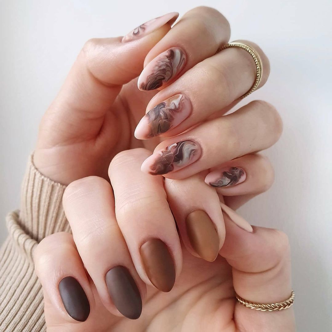 Matte brown nails with swirls