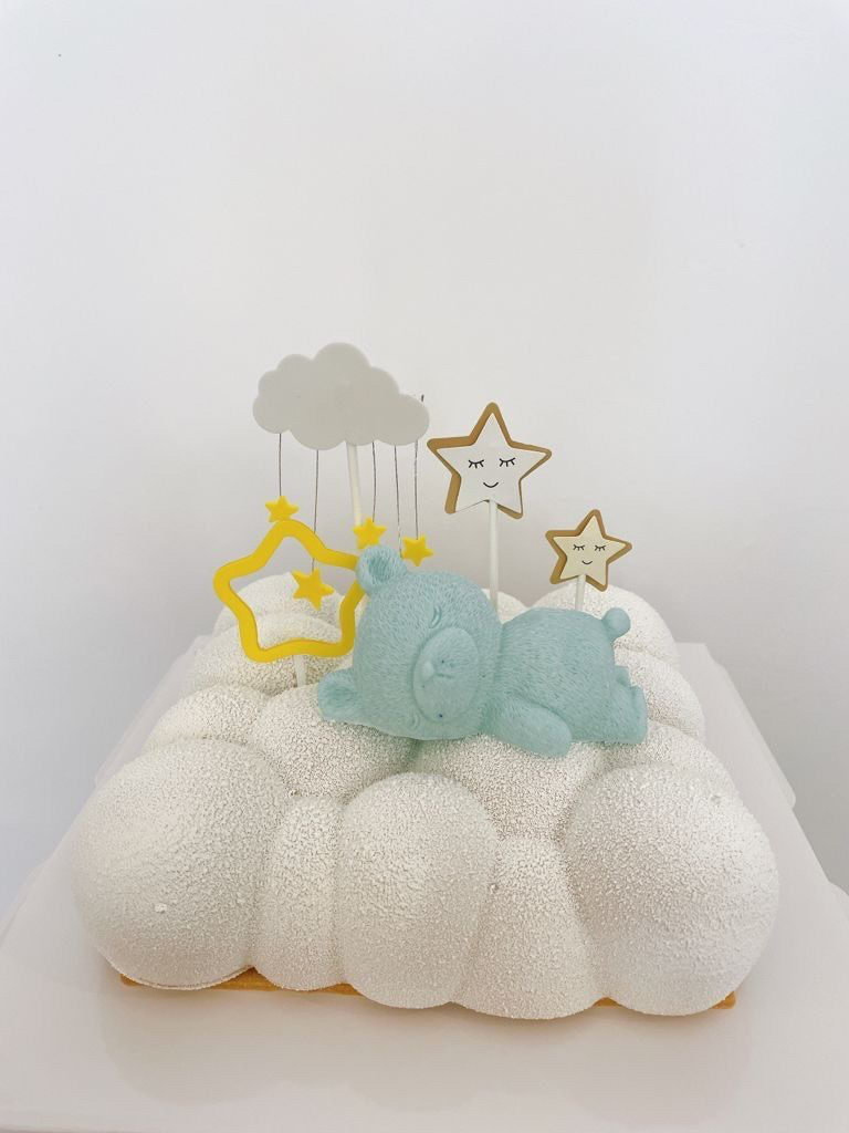 blue Bear On Cloud whole Cake At La Vie Dessert Cafe In Singapore