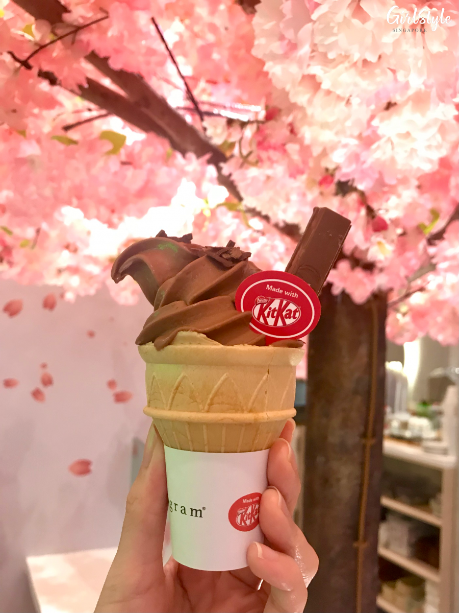 kit kat soft serve at gram cafe vivocity