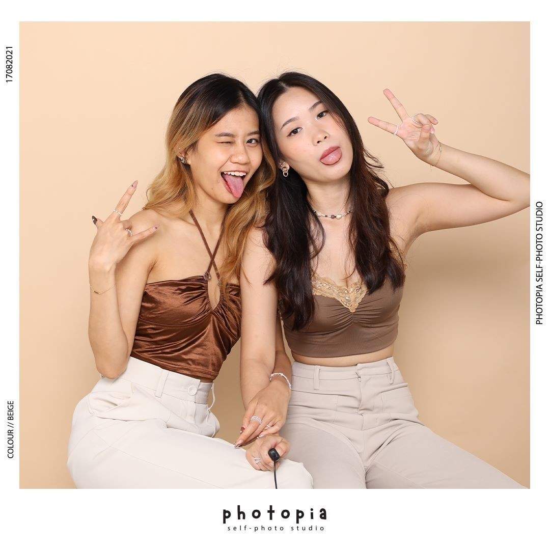 Photopia colourful room with beige backdrop