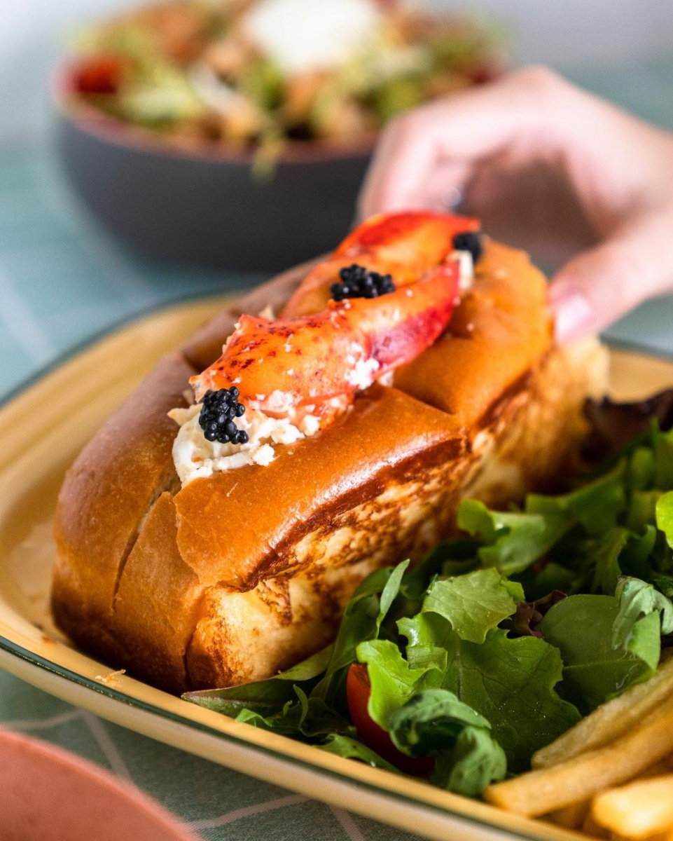 Tipsy Flamingo Singapore lobster roll