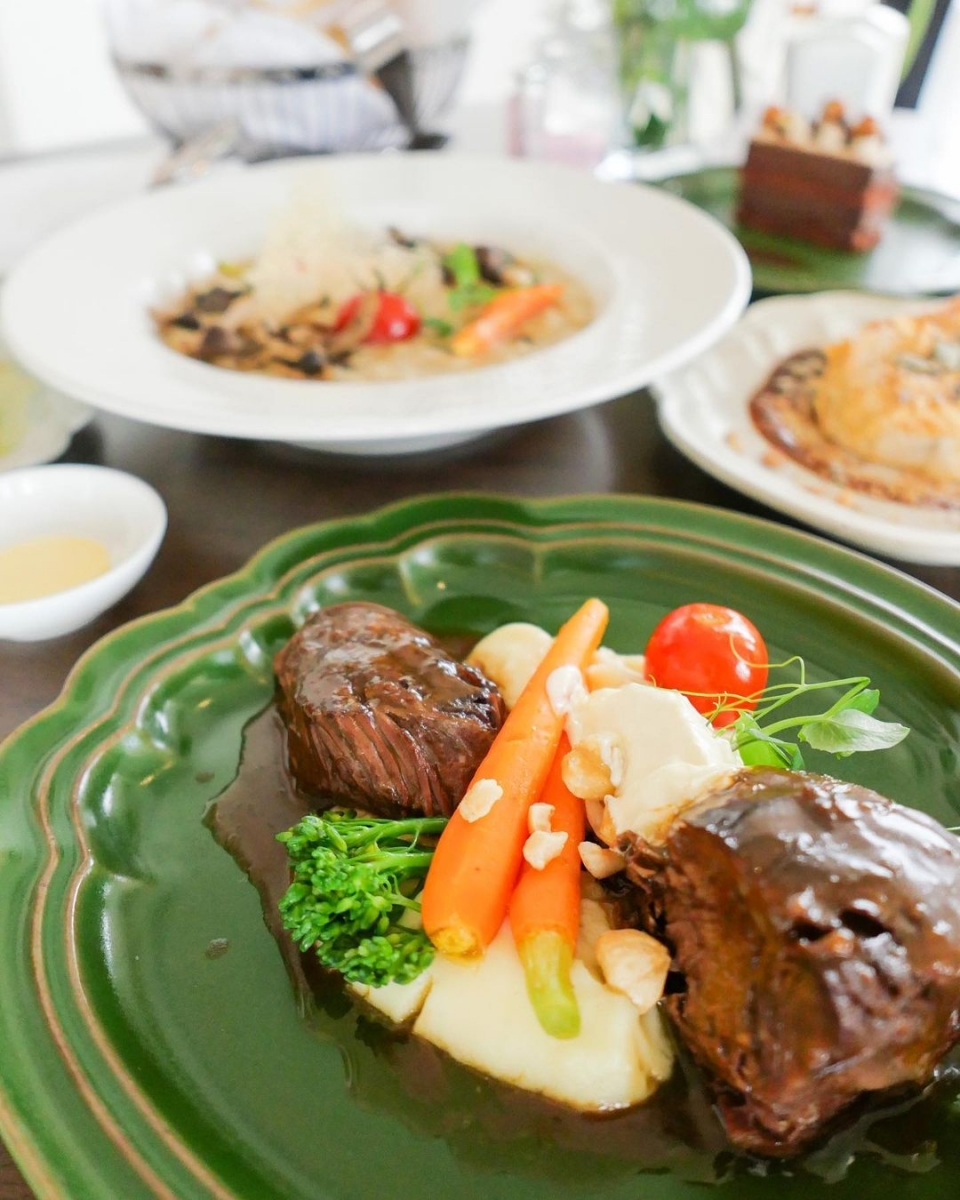 New PopUp Dior Café In Singapore Food & Decor Inspired By The Cruise