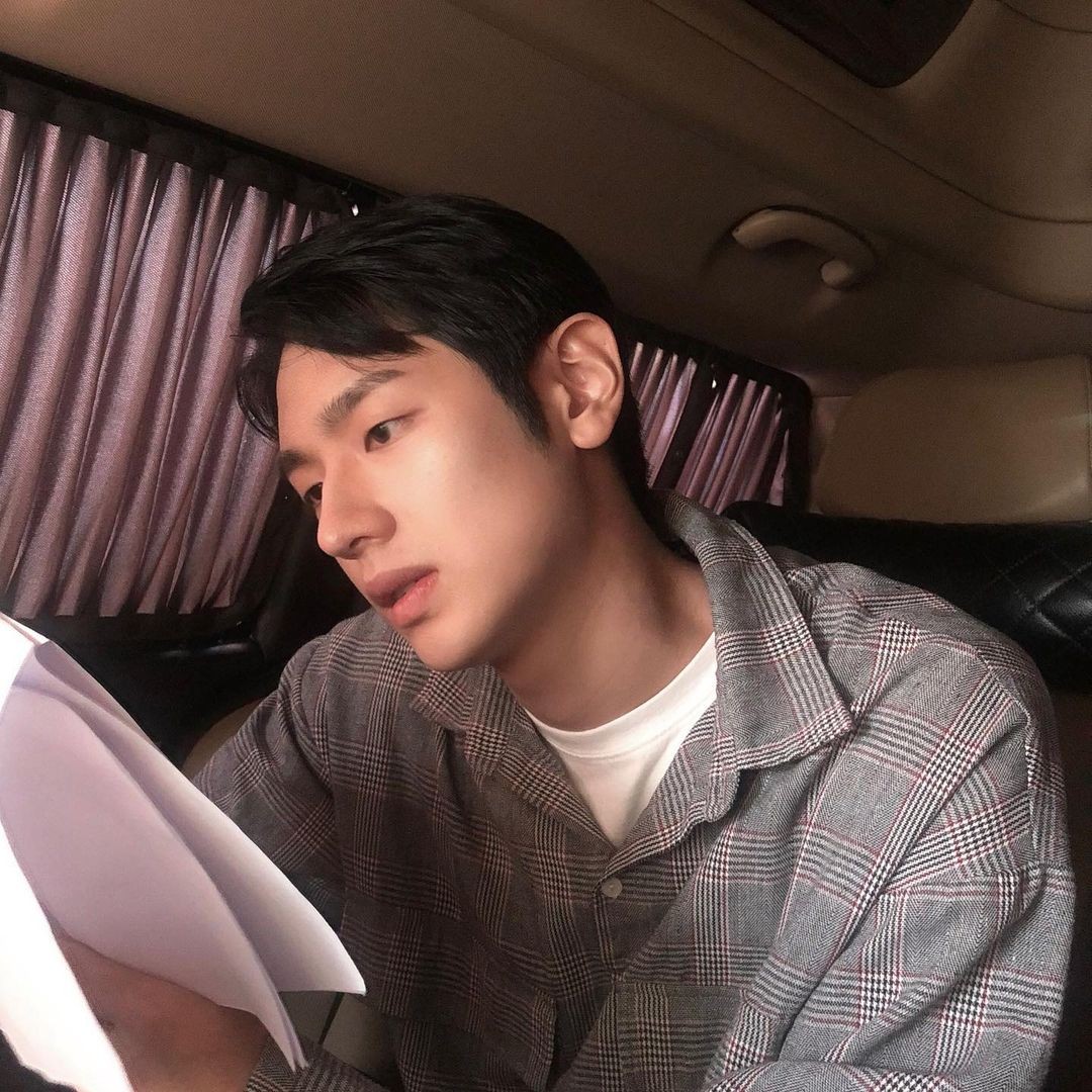 lee jong jun korean actor plays square mask worker in squid game
