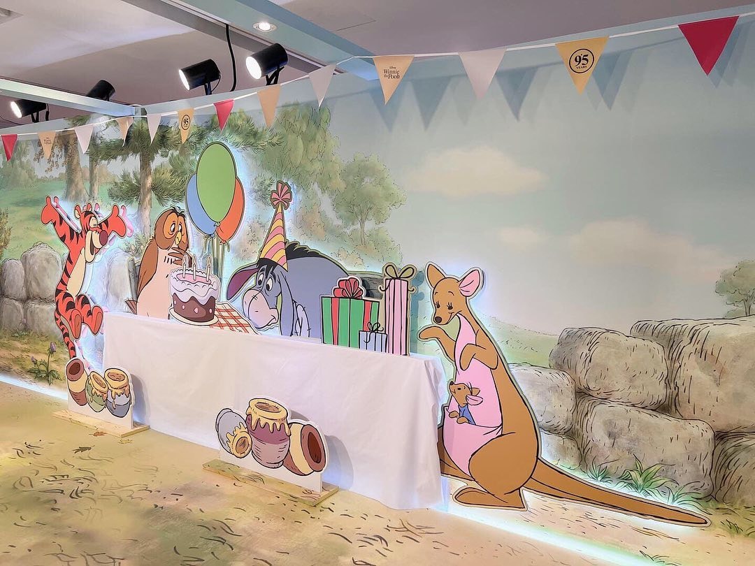 winnie the pooh goldwood pop up store photo wall at suntec city