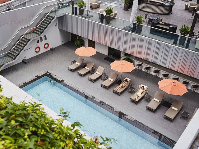 Mandarin Orchard hotel singapore swimming pool