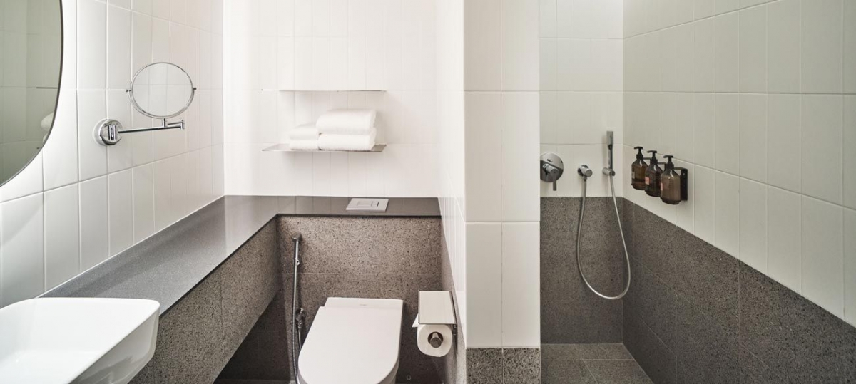 Wanderlust hotel singapore studio loft bathroom