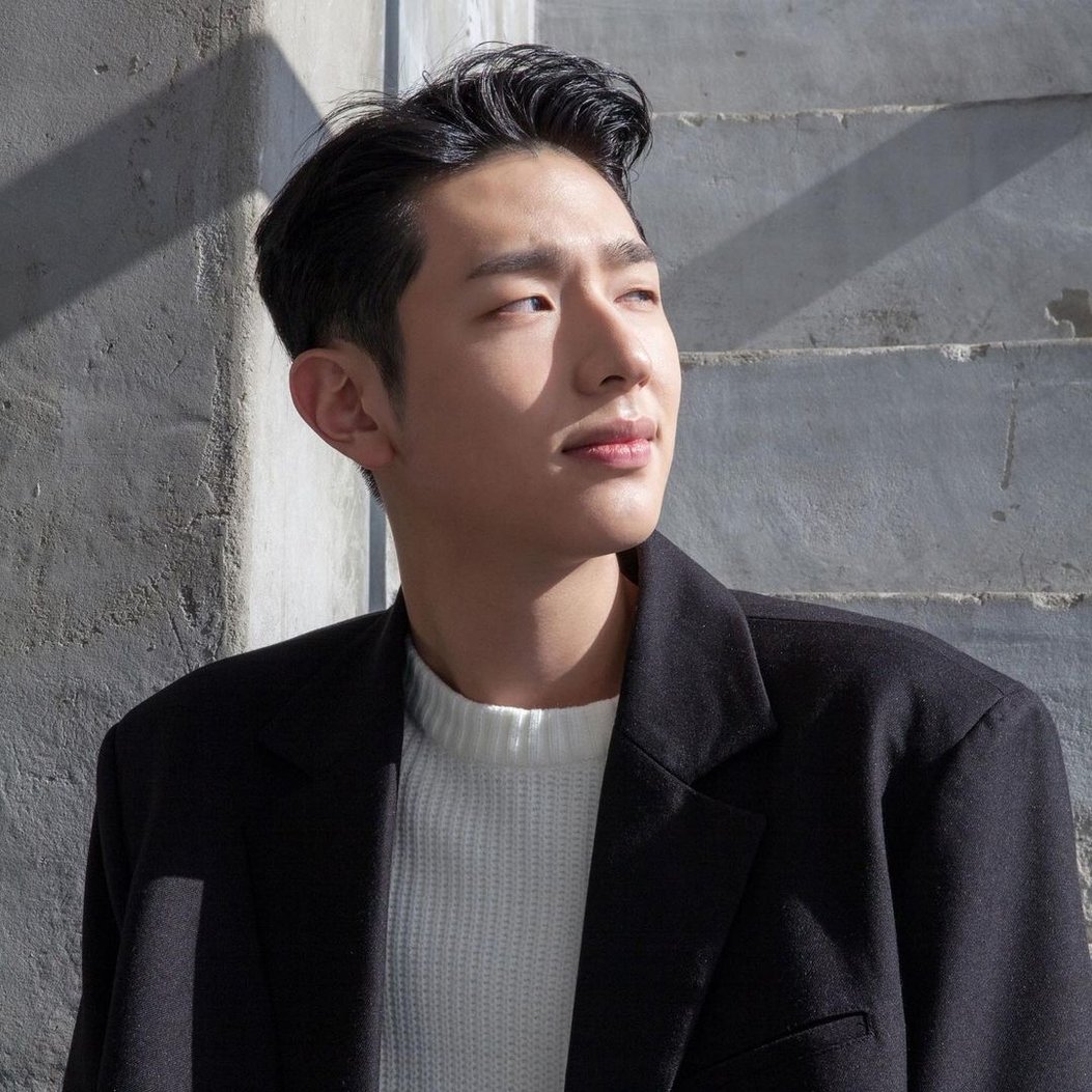Handsome Square Mask Worker In Squid Game Gets Fame & Tons Of Instagram  Followers For His 10-Second Scene | GirlStyle Singapore