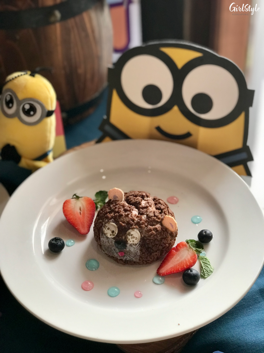 bob and tim ice cake plate minions cafe singapore clarke quay