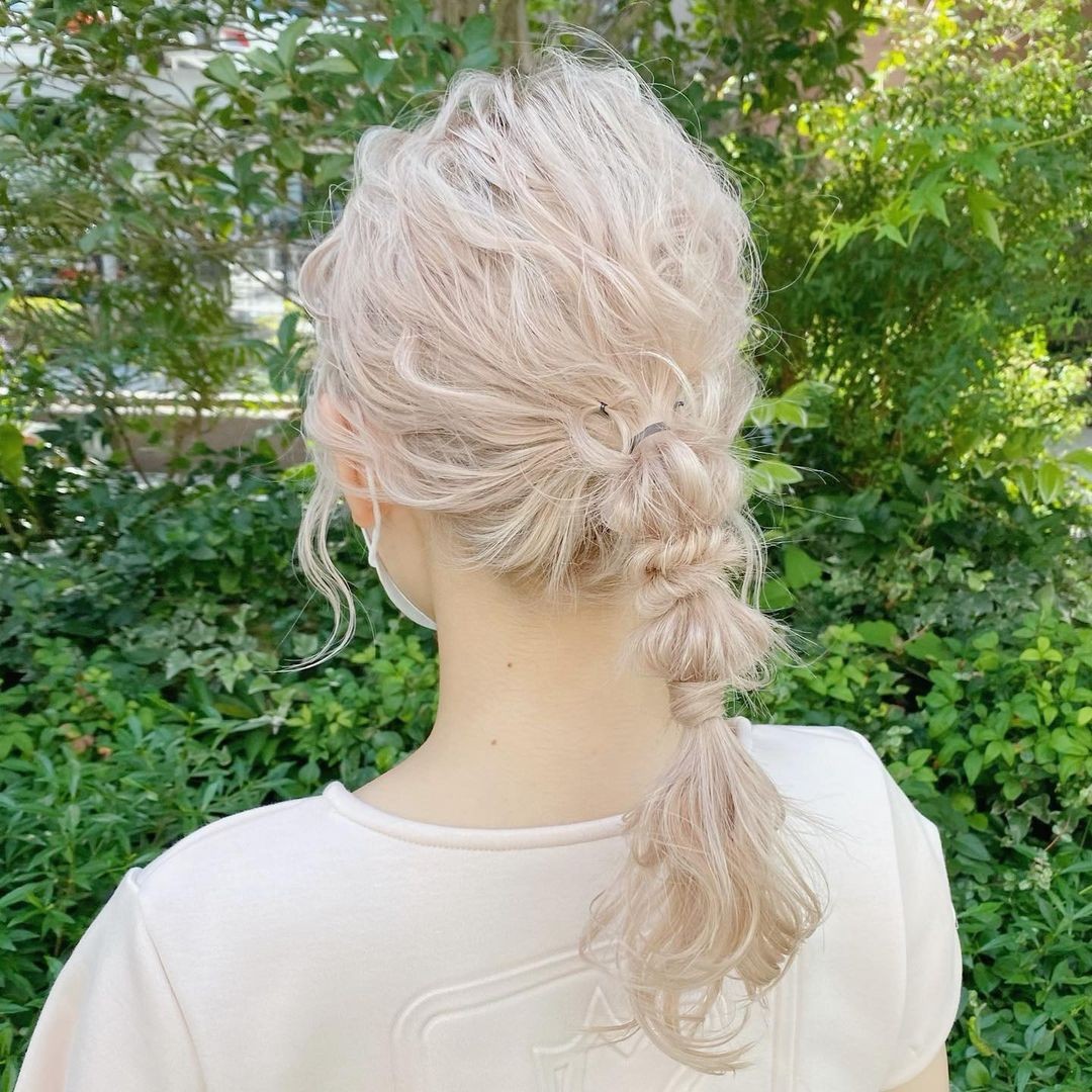 japanese hairstyle low messy ponytail with hair wrapped sections on bleached blonde asian hair