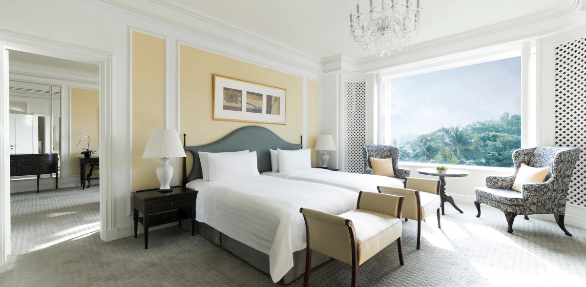 Shangri-La Singapore Valley Wing Deluxe Suite bedroom
