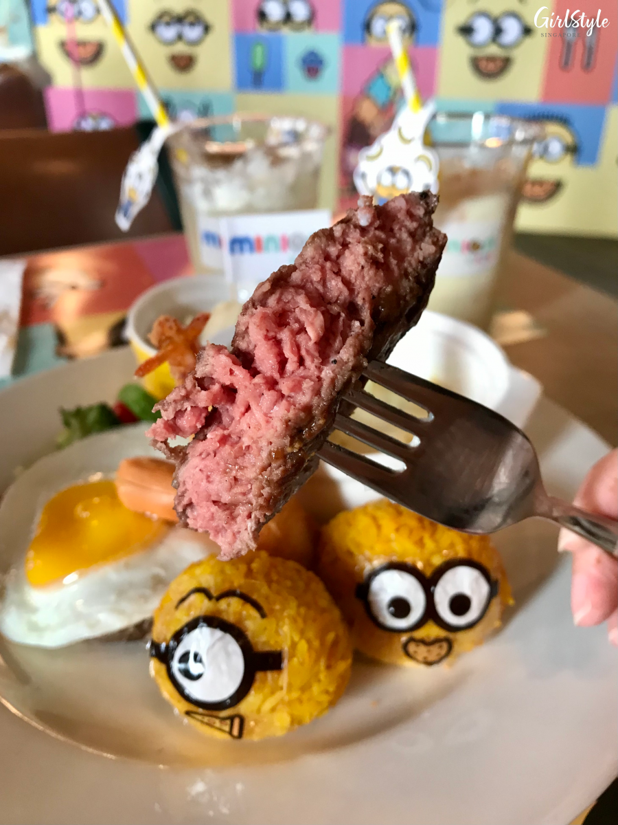 wagyu beef steak lunch plate at minions cafe singapore clarke quay