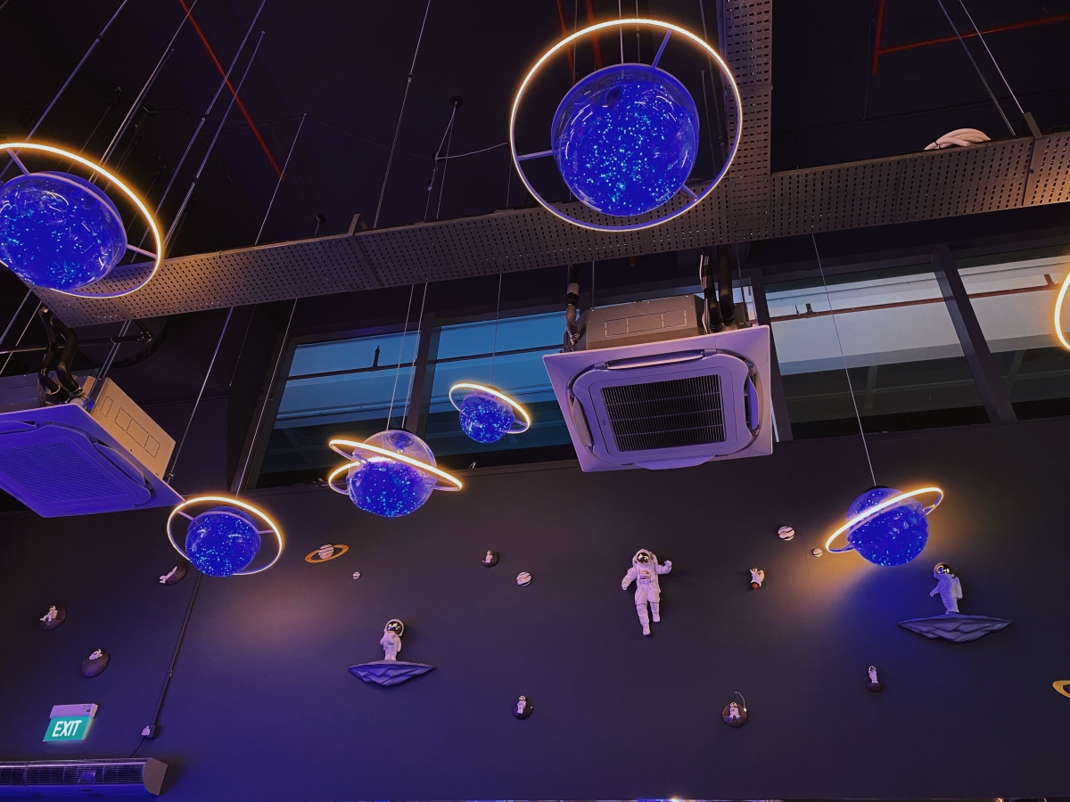 Space Box 串梭時空 Singapore planet decor