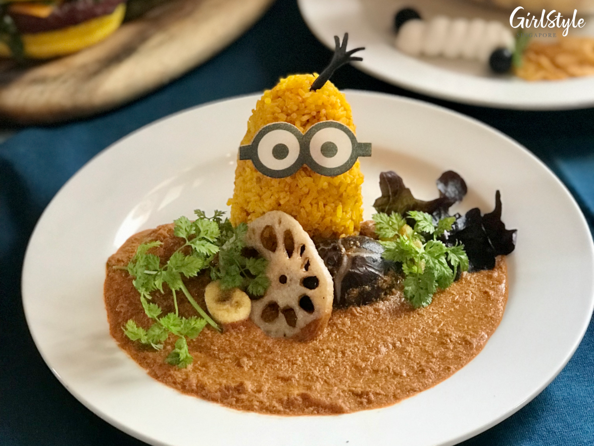 minion keema chicken curry rice at minions cafe singapore clarke quay