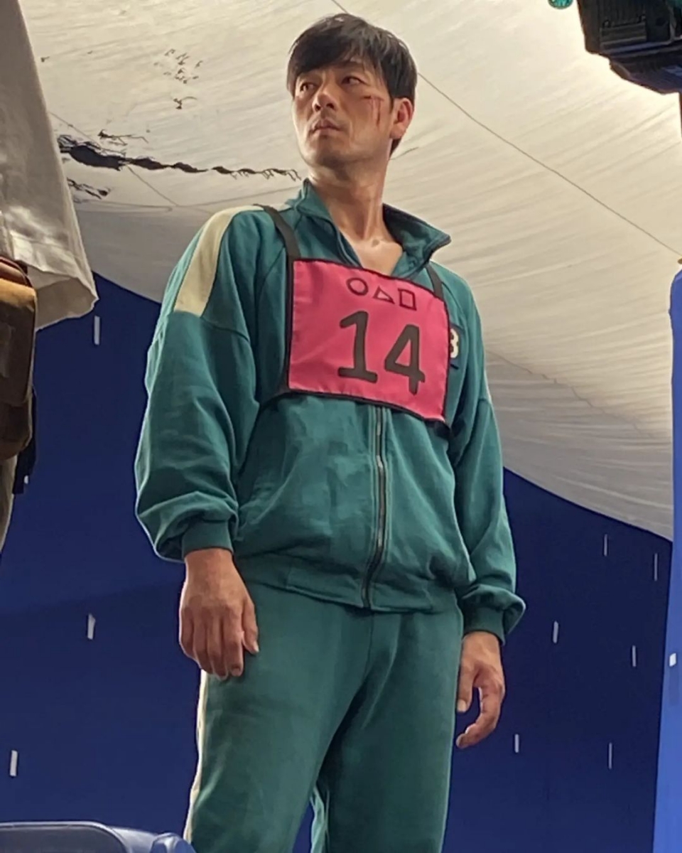 squid game behind the scenes Park Haesoo as sangwoo playing glass bridge game