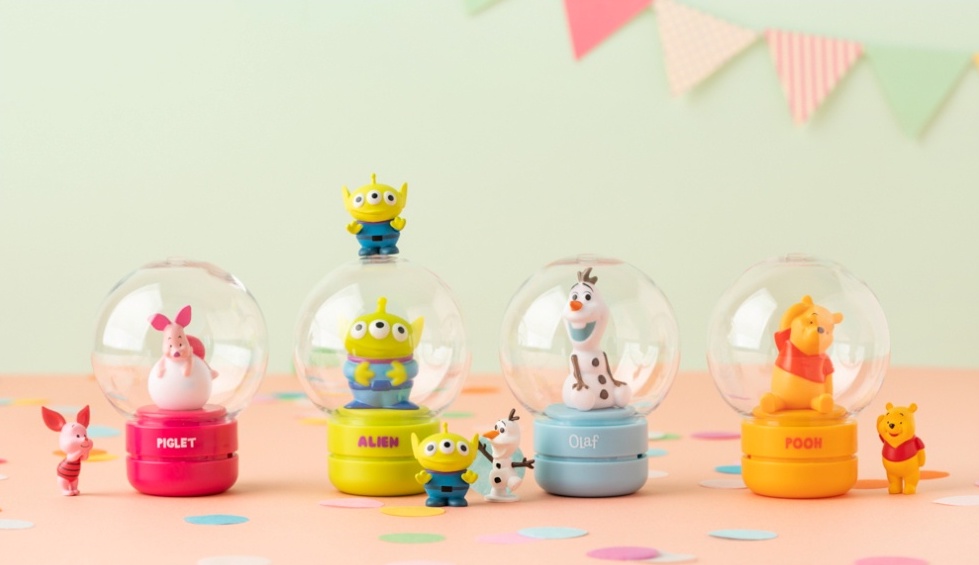 Disney-themed diffuser/lamp featuring Winnie-the-Pooh, Piglet, Little Green Men and Olaf