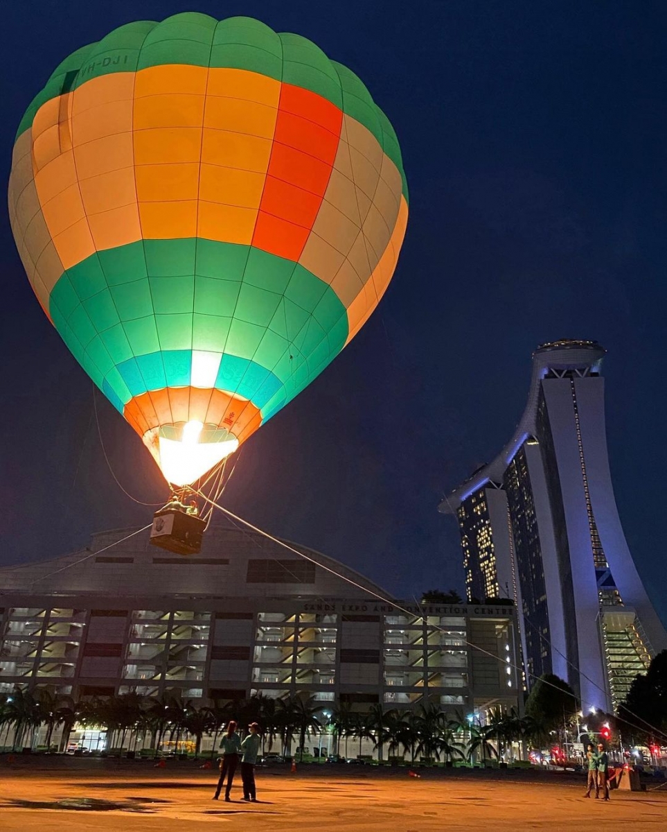 Hot air balloon Singapore Ballons Du Monde
