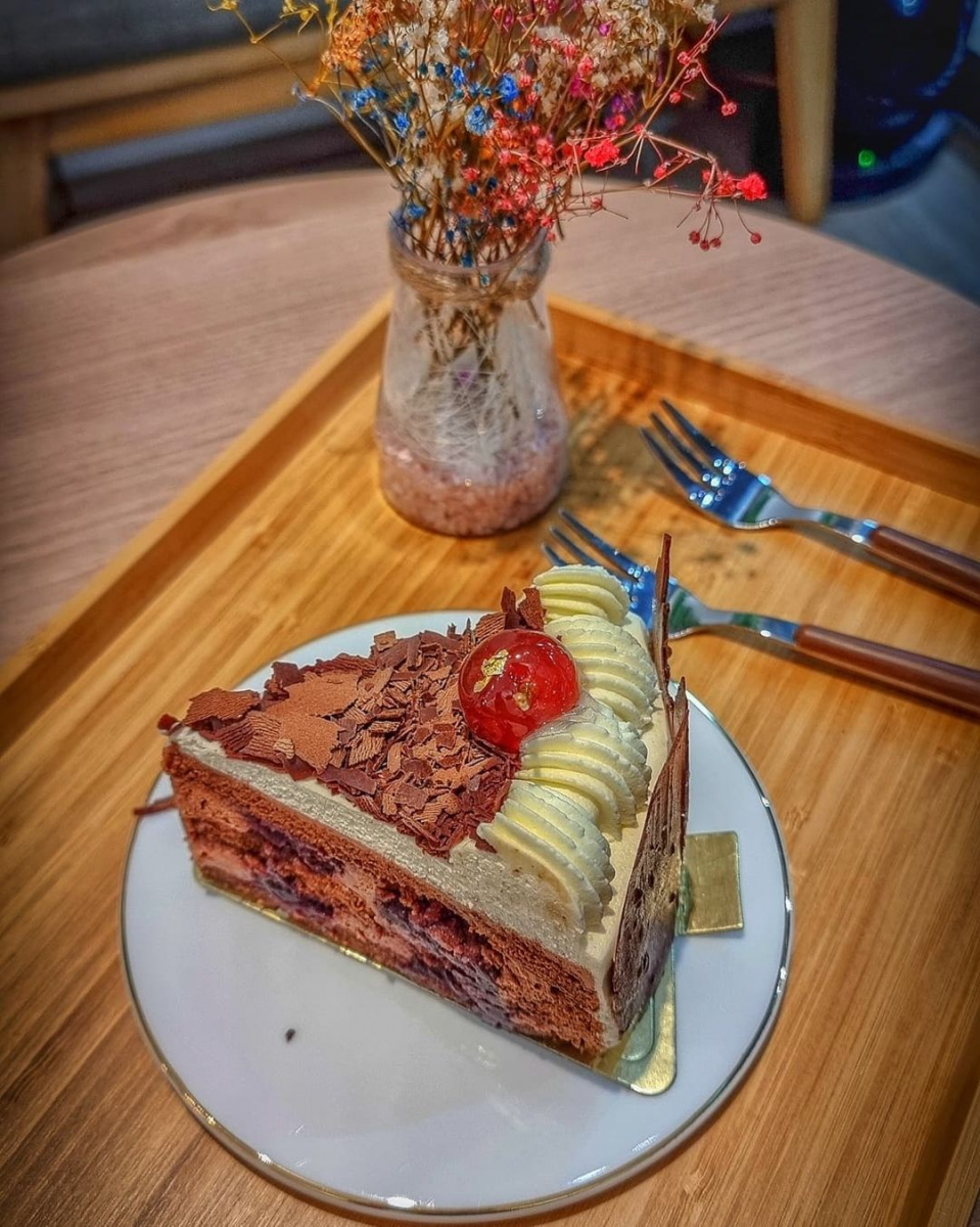 Delicatesse cafe Singapore Black Forest cake