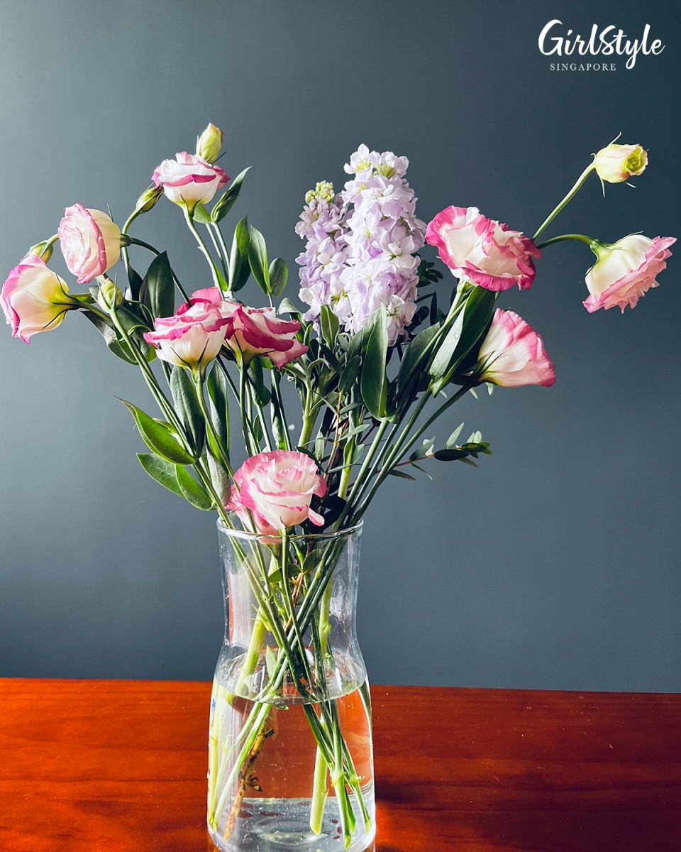 Arranging flowers is actually quite easy - just follow the instructions and flower care tips in the leaflet provided by FreshBlooms!