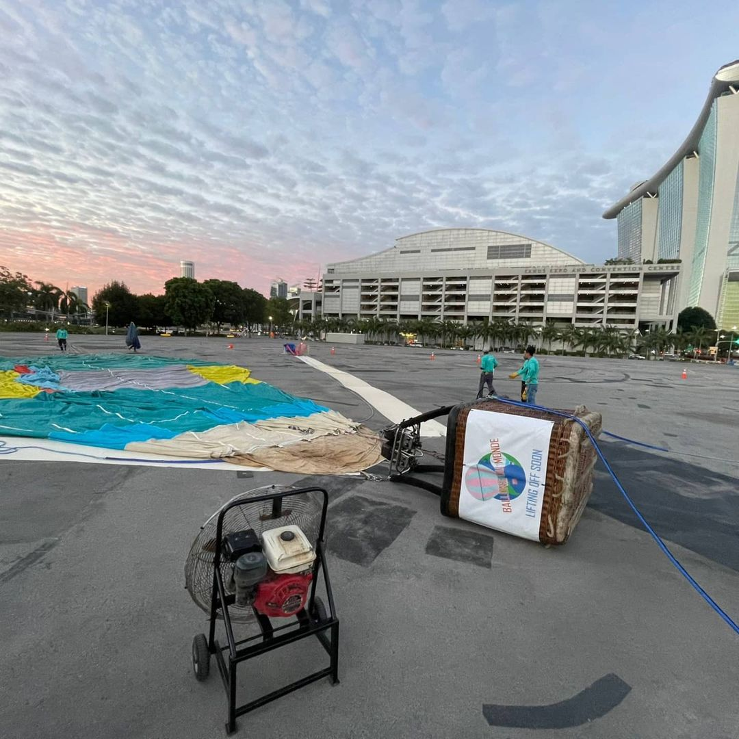 Hot air balloon Singapore Ballons Du Monde