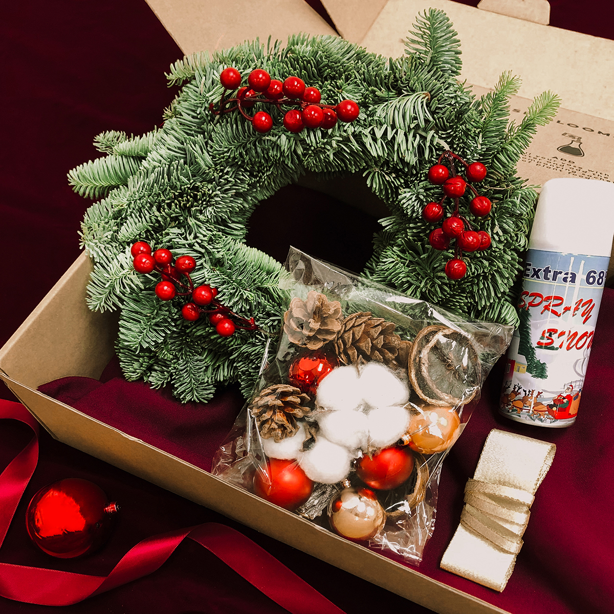 Make your own Christmas wreath with this kit from FreshBlooms.