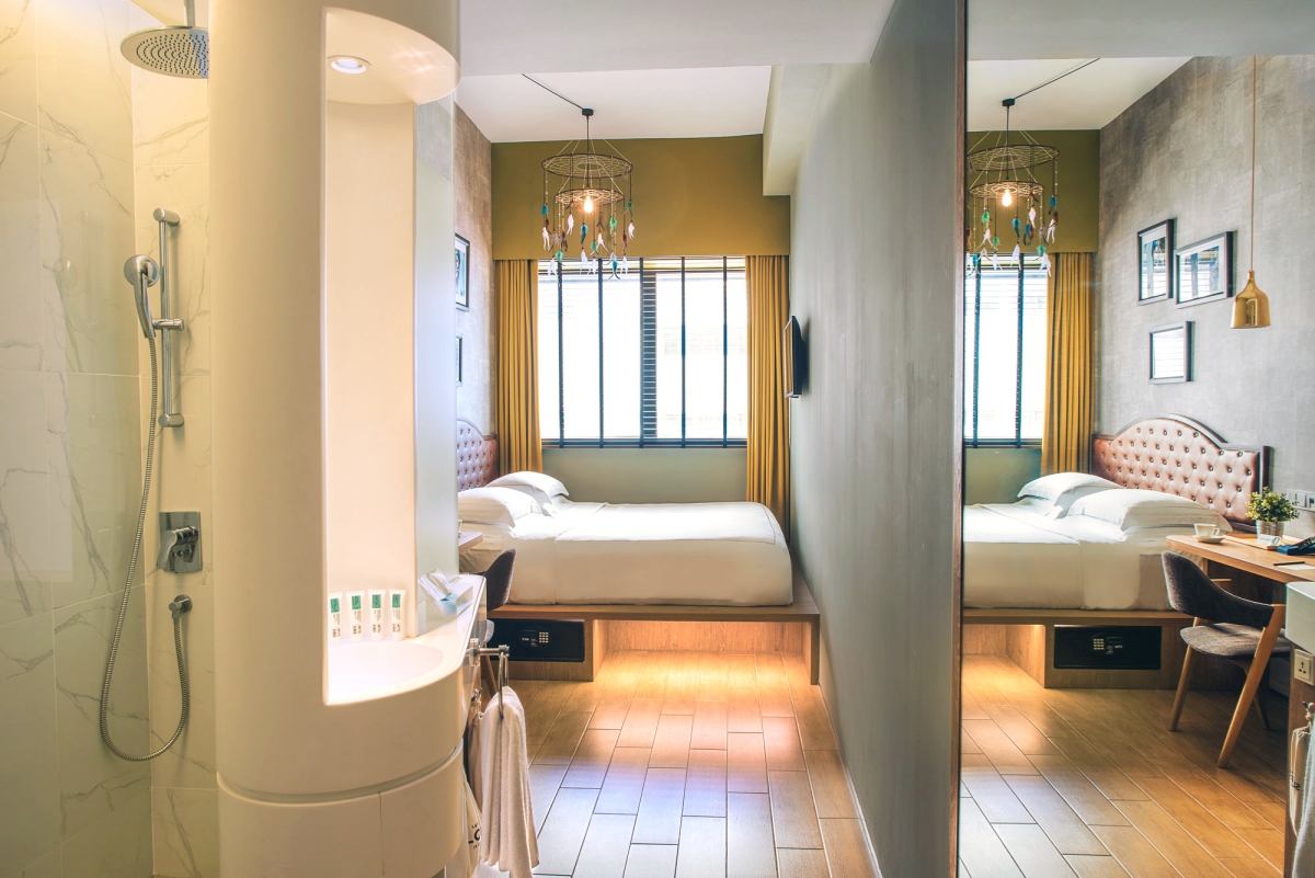 Hotel G Singapore room & bathroom