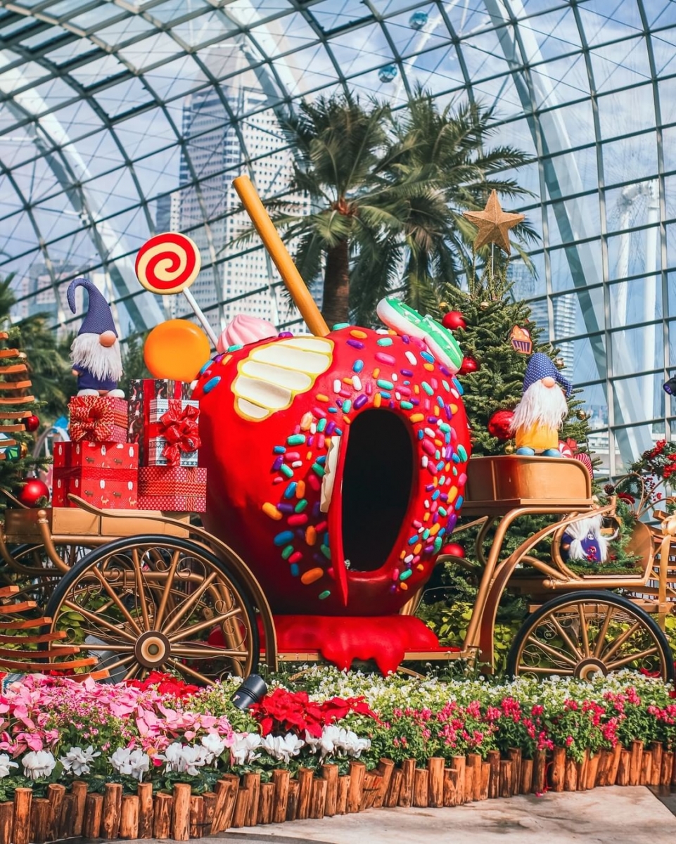Poinsettia Wishes 2021 At Gardens by the Bay's Flower Dome