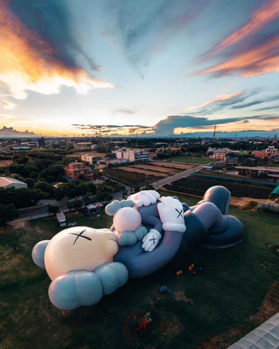 KAWS:HOLIDAY Singaopre