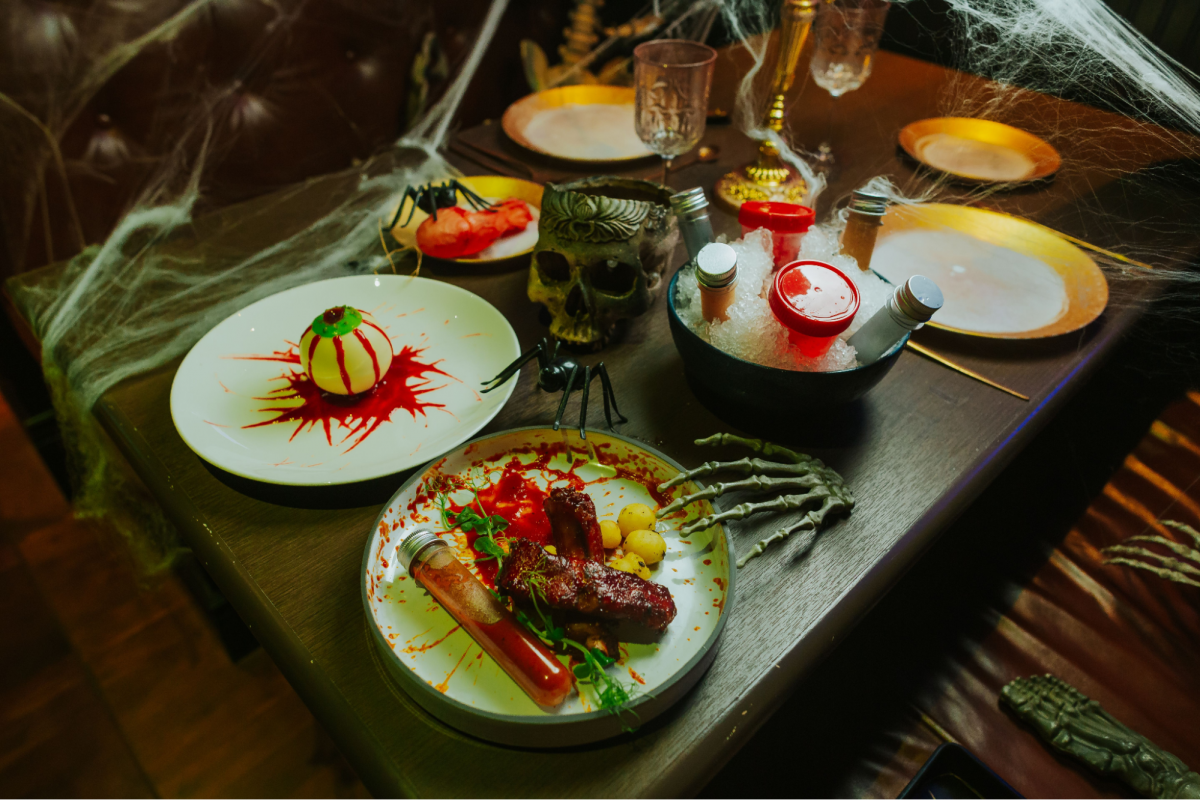 Universal Studios Singapore It's Showtime Halloween dinner theatre