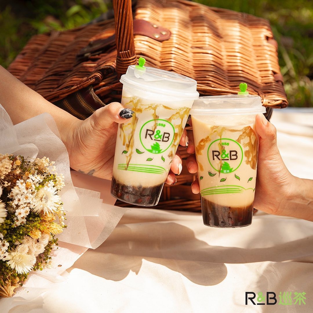 a picnic with r&b tea brown sugar milk tea