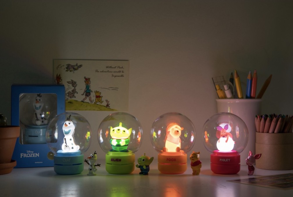 Disney-themed diffuser/lamp featuring Winnie-the-Pooh, Piglet, Little Green Men and Olaf