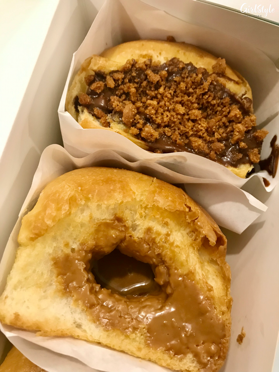 yùng yùng yaowarat buns with biscoff and chocolate filling