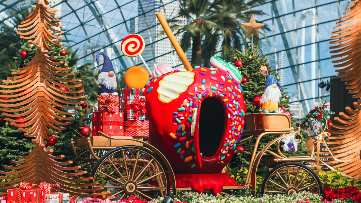 Poinsettia Wishes Gardens by the Bay 2021