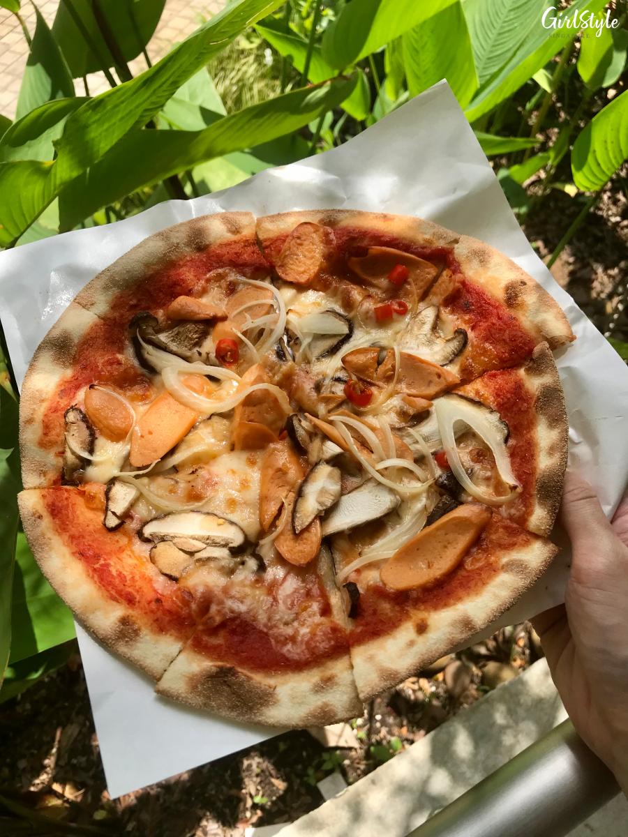 Piccante Pronto Suprema pizza at Cluny Food Court