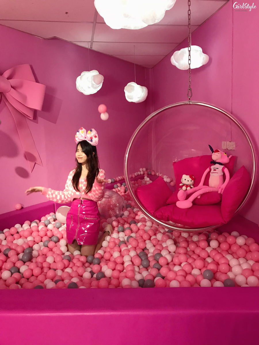 Pink ball pit photo corner at I WAN Selfie Studio