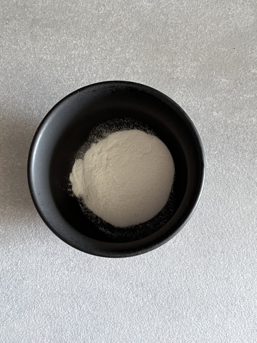 Teeth whitening hack #1: Brush with baking soda
