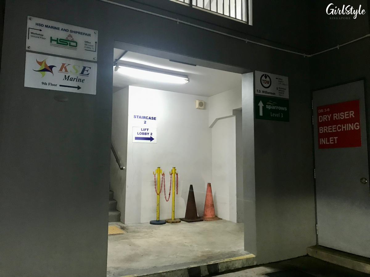 Entrance elevator to 中河小镇网红餐厅 tent hot pot restaurant in Singapore