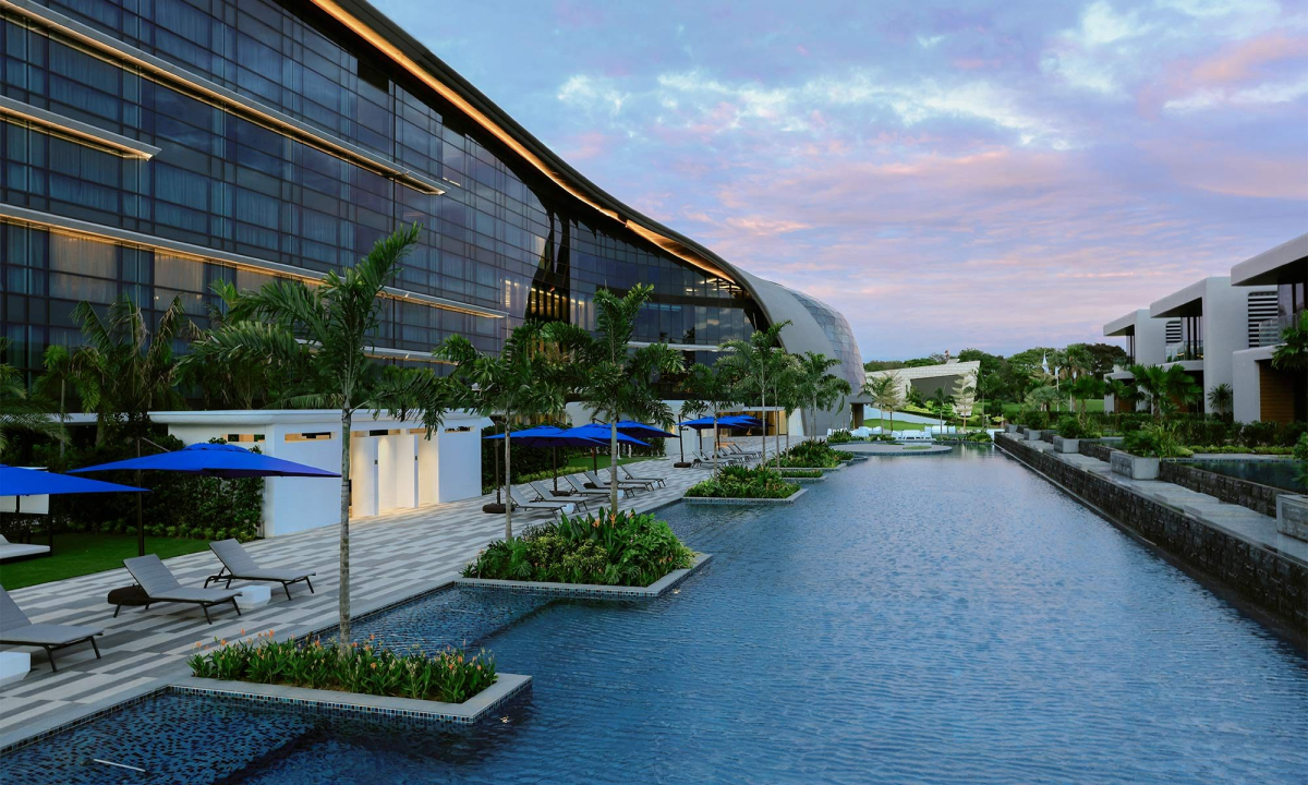 Dusit Thani Laguna Singapore Swimming Pool