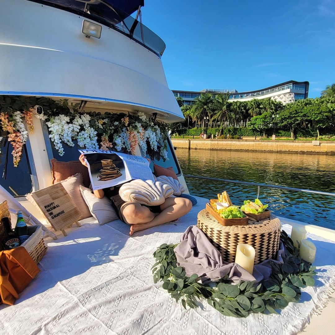 Yachtnic Singapore yacht picnic