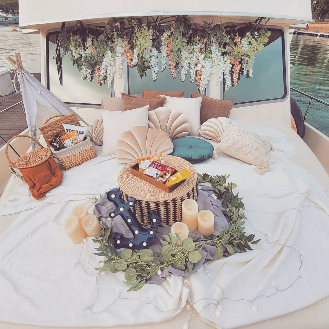 Yachtnic Singapore yacht picnic