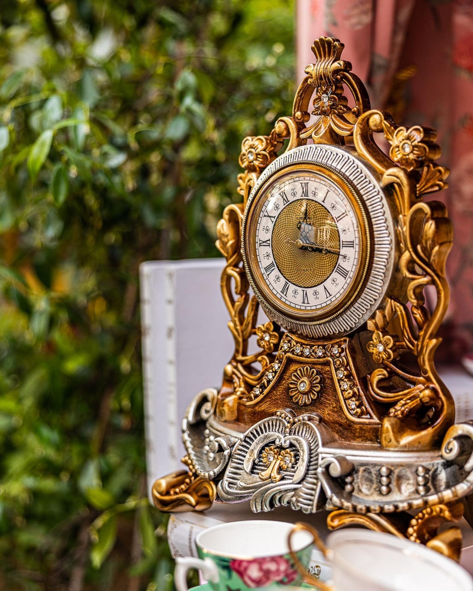 Cogsworth Clock at Beauty and the Beast-themed cafe The Grounds of Alexandria
