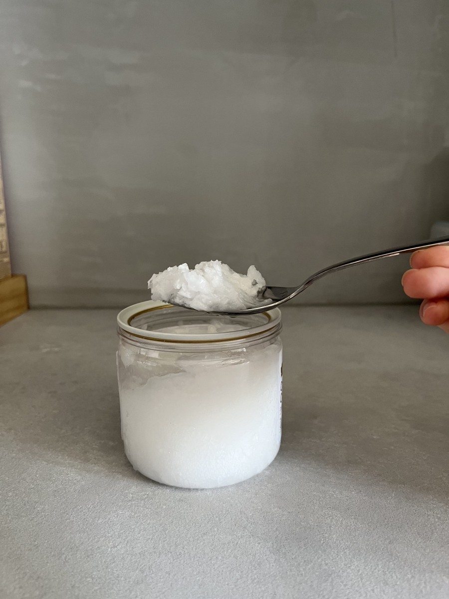 Teeth whitening hack #2: Oil pulling