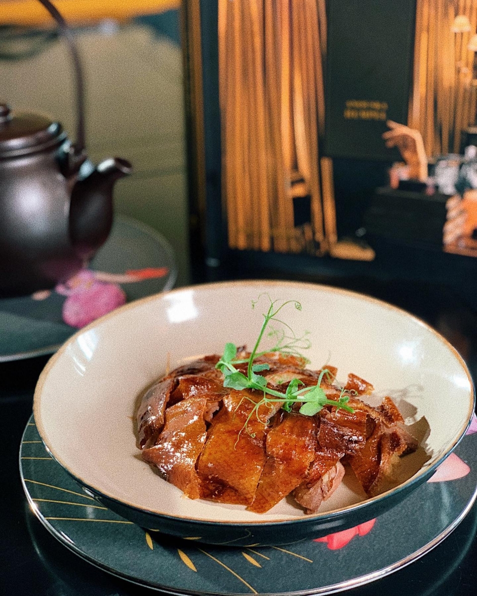 Signature Roast Duck at Yellow Pot Singapore