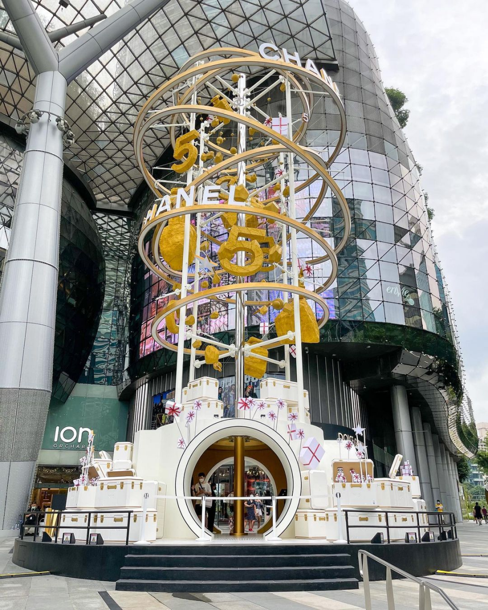 Chanel's Giant 18m Christmas Installation: Free Gifts & Light Show