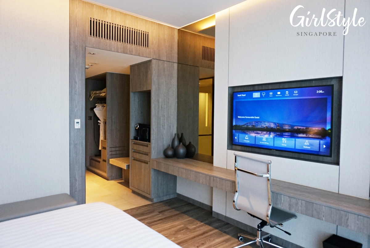Dusit Thani Laguna Singapore Deluxe Laguna Pool View Room