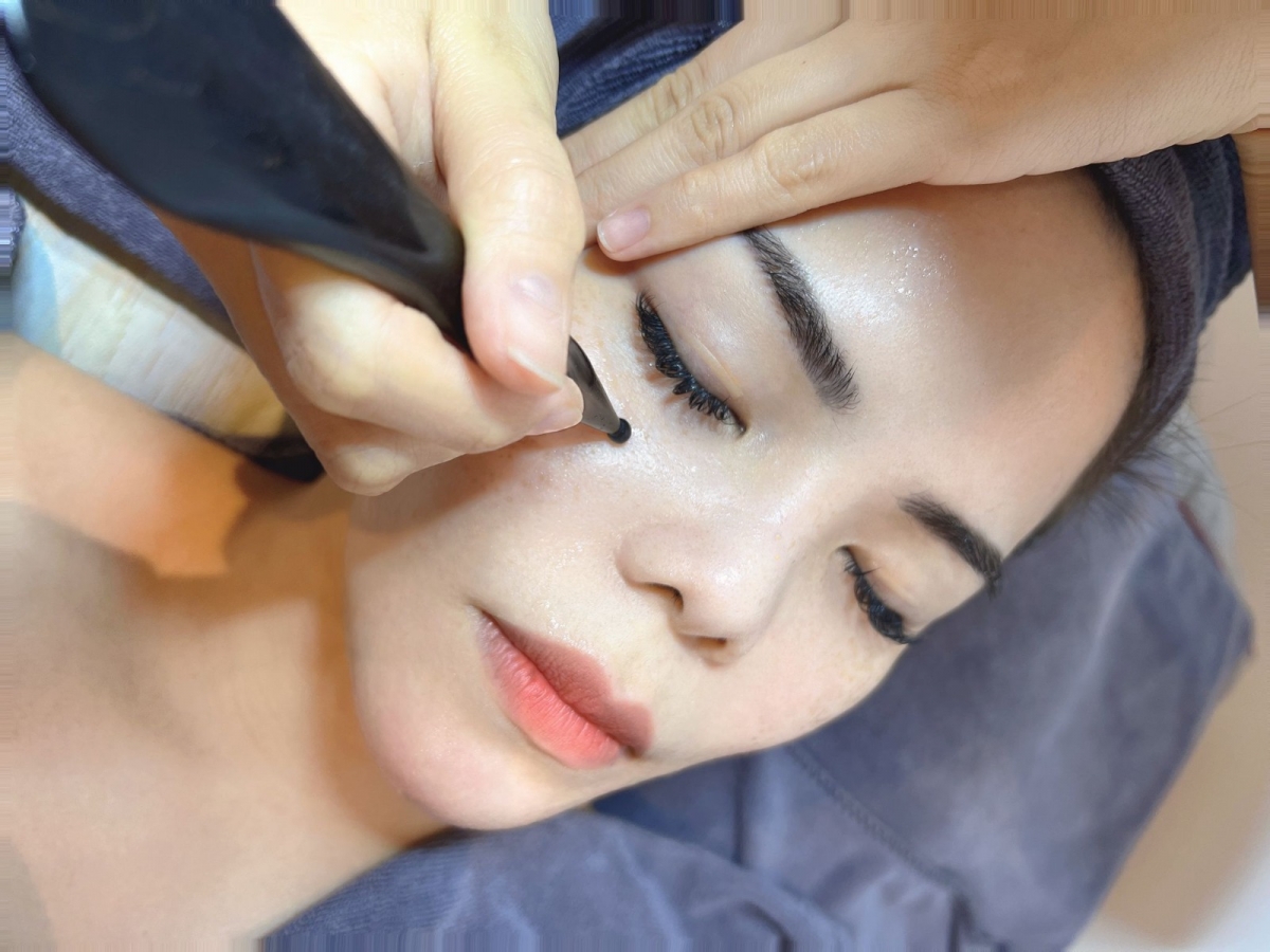 Especial Beaute also has targeted treatments, such as the Soothing Eye Meridien to help get rid of tired eyes.