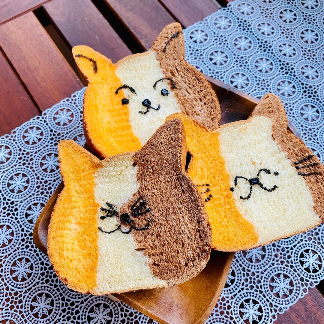 Cai Mama Shop cat-shaped bread with faces