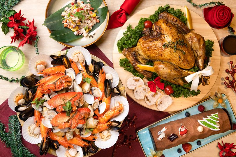 55% off Festive Buffet at Holiday Inn Singapore Atrium