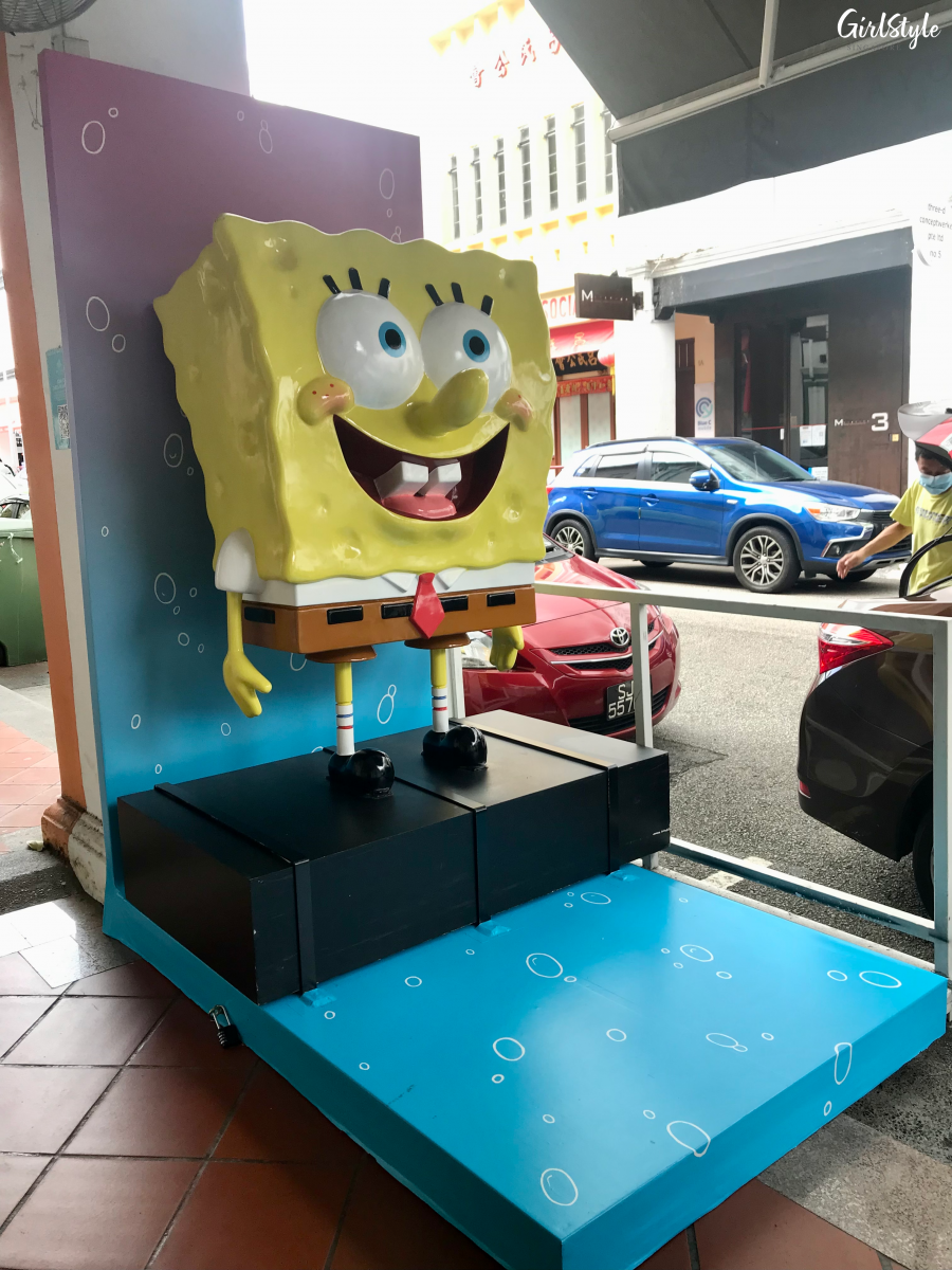 Giant SpongeBob statue at SpongeBob x Impossible Kumoya cafe