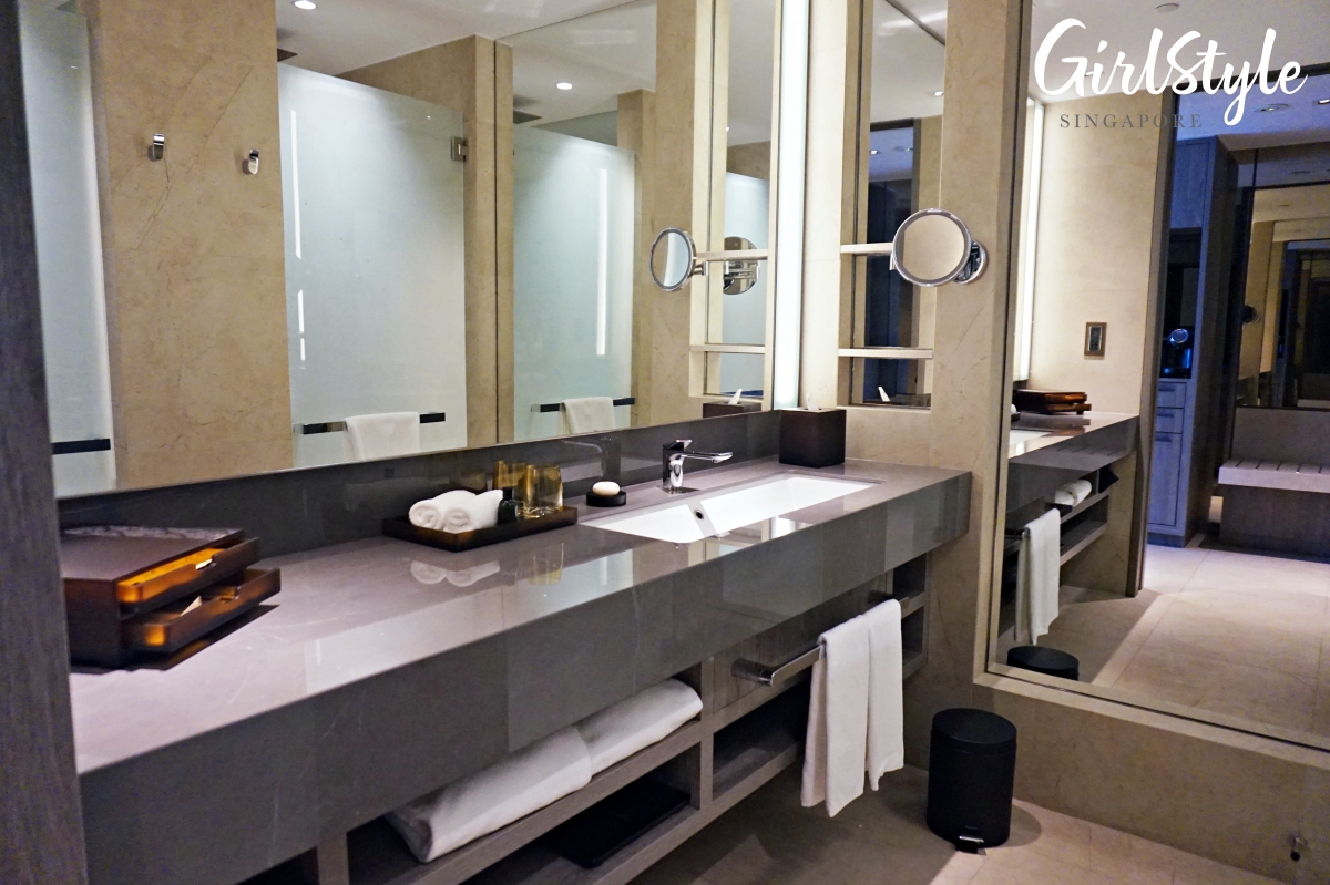 Dusit Thani Laguna Singapore Deluxe Laguna Pool View Room