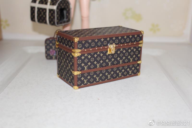 Miniature Louis Vuitton trunk